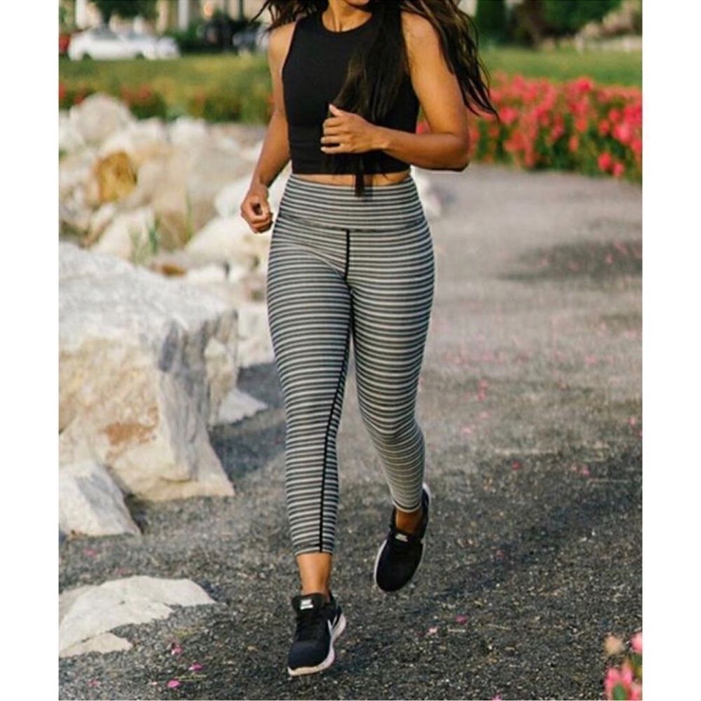 Zia Adrenaline & Deluxe 7/8 Black Aztec Leggings size 6-8.